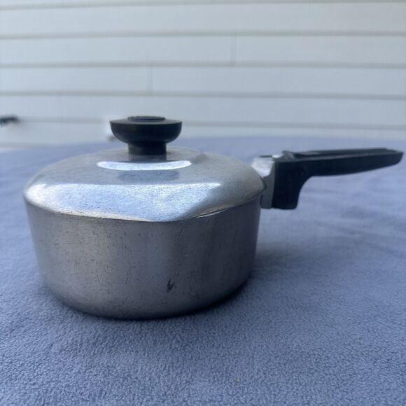 Magnalite Other - Vintage Magnalite 1 Quart Aluminum Saucepan With Lid & Black Handle Double Spout